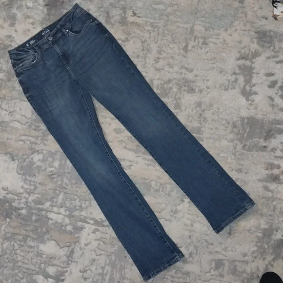 Like New! a.n.a Mid Rise Slim Fit Bootcut Jean 6T - Picture 3 of 9
